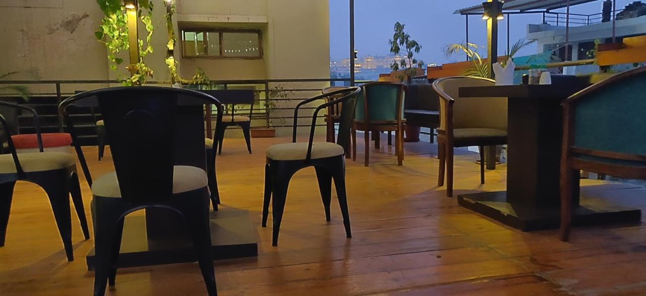 Hotel Vip Udaipur Bagian luar foto