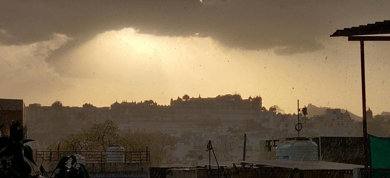 Hotel Vip Udaipur Bagian luar foto